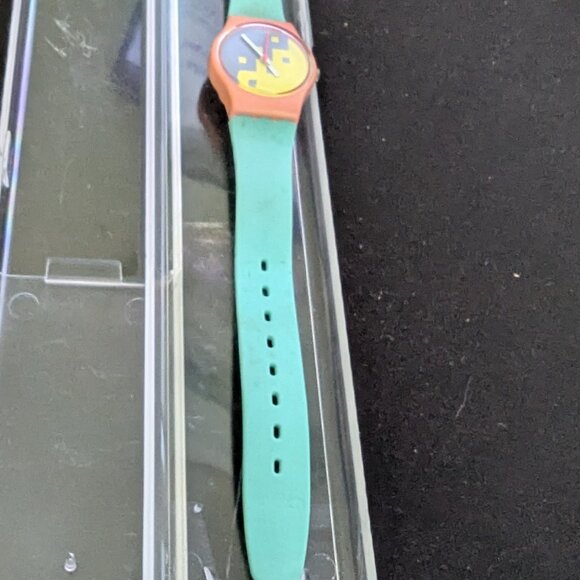 Vintage 80s Swatch Ladies Retro Watch With Case And Warranty Card - Picture 2 of 4